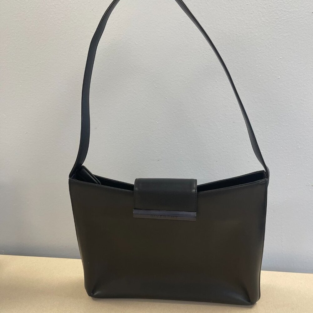 Givenchy Vintage Whip Leather Shoulder Bag - Black - Preowned